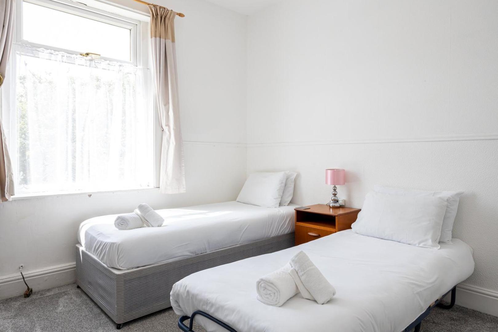 Guestready - Enchanting Life In Gorse Hill 맨체스터 외부 사진